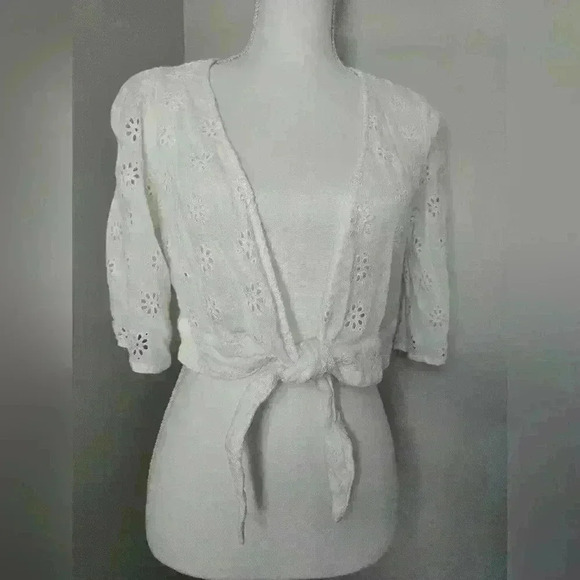 Hollister Tie Front Eyelet Cropped Blouse - Picture 1 of 9